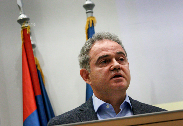 Чекају га од јуче: Лутовац стигао у централу ДС, разговара са Омладином